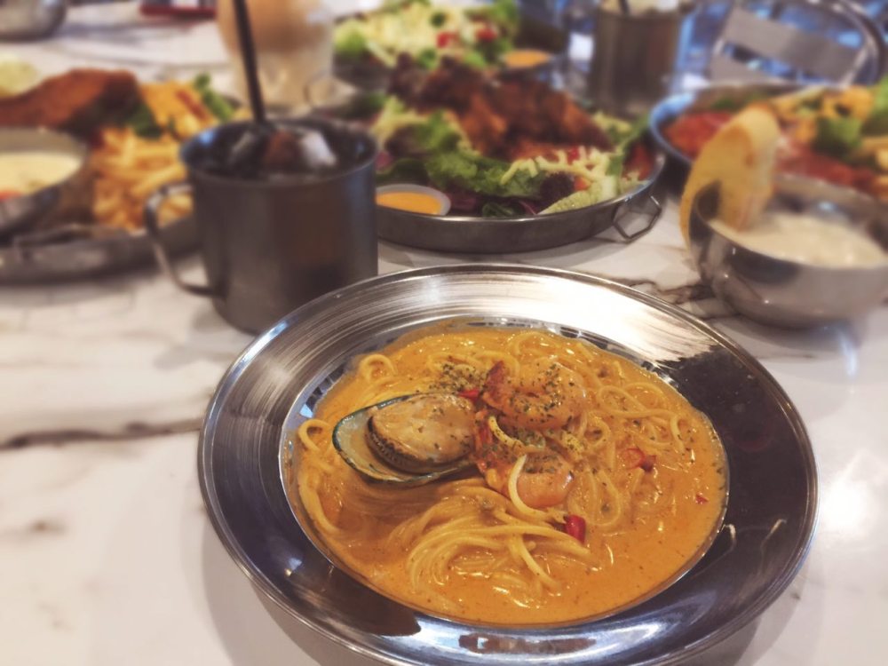 photo6102520410580035552