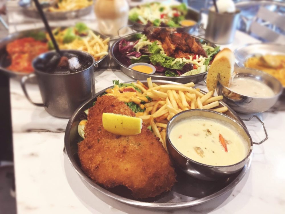 photo6102520410580035558